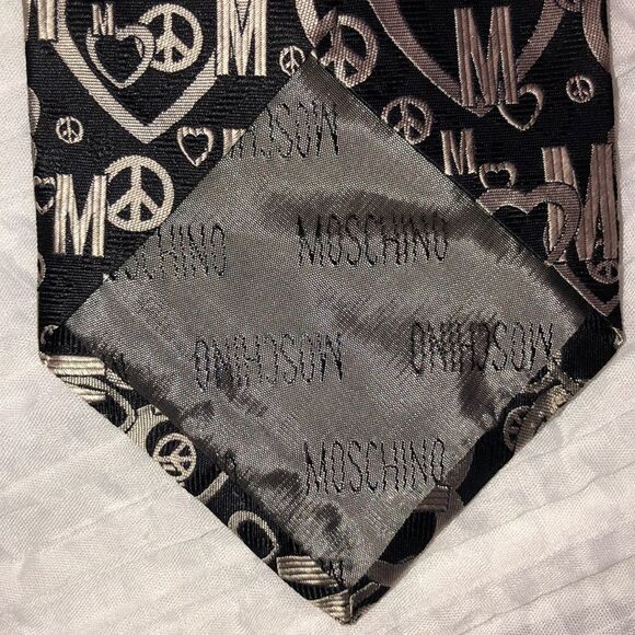 Moschino Black Silver Designer Textured Silk Tie Heart & Peace Logo Print - Picture 4 of 8